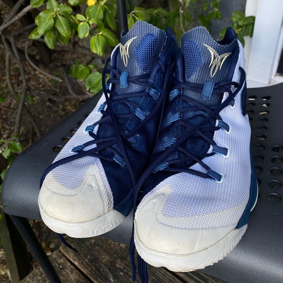 MUST SELL MOVING- ********* NIKE Air Jordan Melo M12 Men’s Sneakers Sz 11.5 EUC - Picture 1 of 9